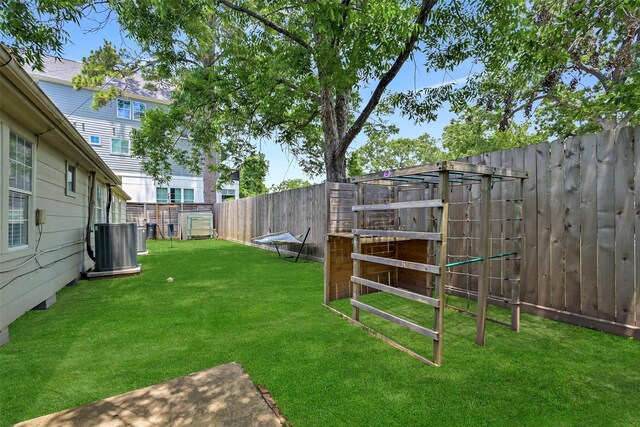 1731 W 22nd St, Houston, TX 77008 - view of yard with central air condition unit