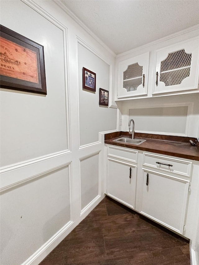 17407 Majestic Forest Dr, Spring, TX 77379 - bar featuring a sink