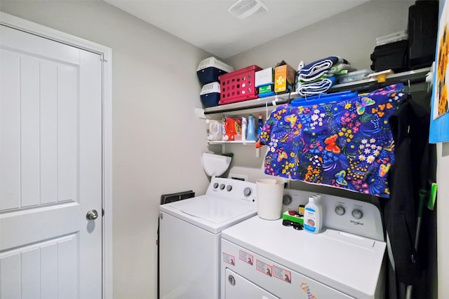8434 Violet Hills Ln, Rosharon, TX 77583 - laundry room featuring washing machine and dryer