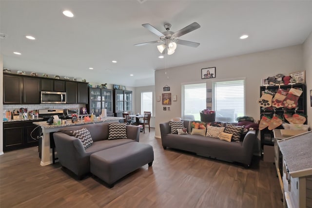 8434 Violet Hills Ln, Rosharon, TX 77583 - living area featuring a ceiling fan, dark wood finished floors, and recessed lighting