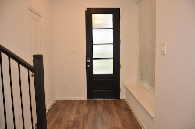 673 Royal Arch Dr, Conroe, TX 77304 - foyer featuring dark wood-type flooring, plenty of natural light, and baseboards