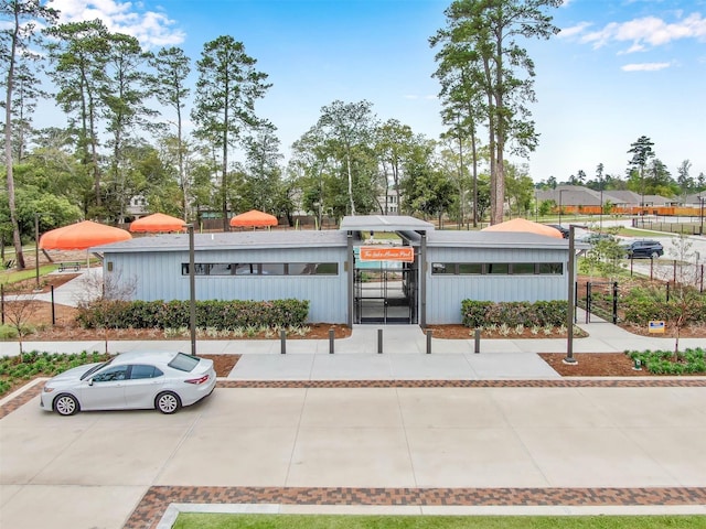673 Royal Arch Dr, Conroe, TX 77304 - view of community featuring a gate and fence