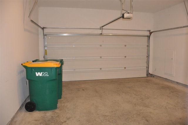 673 Royal Arch Dr, Conroe, TX 77304 - garage featuring a garage door opener