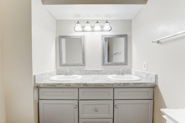2806 Quail Valley E Dr, Missouri City, TX 77489 - bathroom featuring double vanity