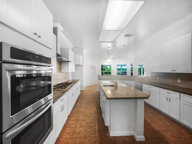 2424 Katy Hockley Cut Off Rd, Katy, TX 77493 - kitchen with stainless steel appliances, tasteful backsplash, a sink, and white cabinets