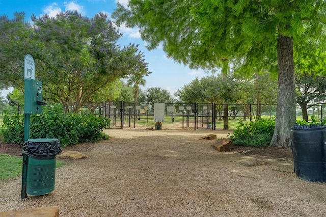 4415 April Meadow Way, Sugar Land, TX 77479 - surrounding community with fence