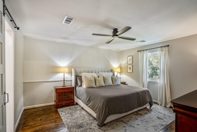 6111 Knollview Dr, Spring, TX 77389 - bedroom with wood-type flooring, a barn door, baseboards, and ceiling fan