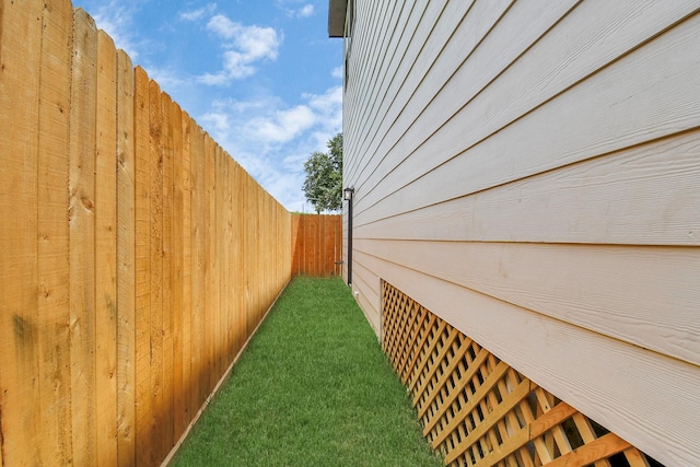 1217 Cabell St, Houston, TX 77022 - view of yard featuring fence