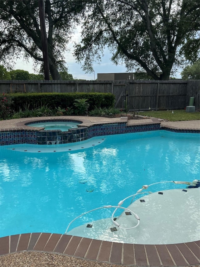 4326 Holly Terrace Ct, Pasadena, TX 77505 - view of pool featuring a fenced backyard and a pool with connected hot tub