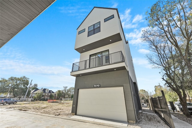 1511 Vermont St Unit A, Houston, TX 77006 - contemporary home with a balcony, fence, and a garage