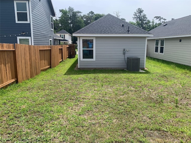 16520 Jasmine Marie Pl, Conroe, TX 77306 - rear view of property featuring cooling unit and a shingled roof