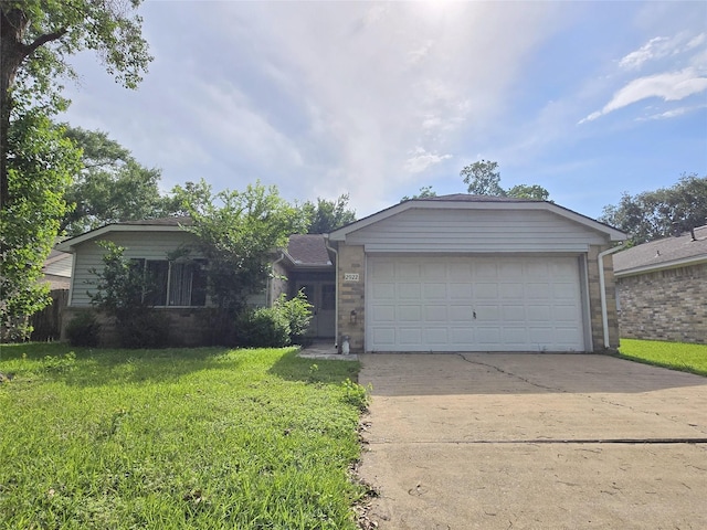 2922 Whetrock Ln, Sugar Land, TX 77479 - ranch-style home with a front yard, driveway, an attached garage, and brick siding