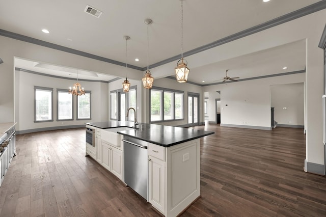 2331 Bottlebrush Ln, Conroe, TX 77384 - kitchen featuring stainless steel appliances, open floor plan, dark countertops, a ceiling fan, and recessed lighting