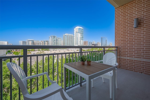 2207 Bancroft St Unit 604, Houston, TX 77027 - balcony with a skyline view