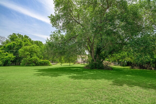 207 Oak Hill Dr, Brenham, TX 77833 - view of grassy yard