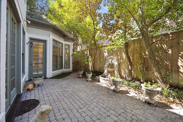 1 Exbury Way, Houston, TX 77056 - view of patio featuring fence