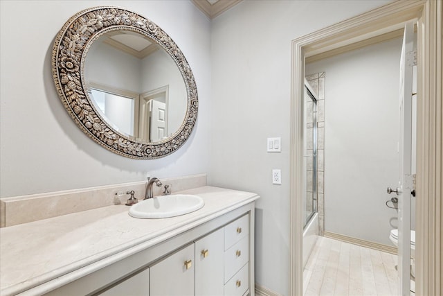1 Exbury Way, Houston, TX 77056 - full bath with vanity, crown molding, toilet, and bath / shower combo with glass door