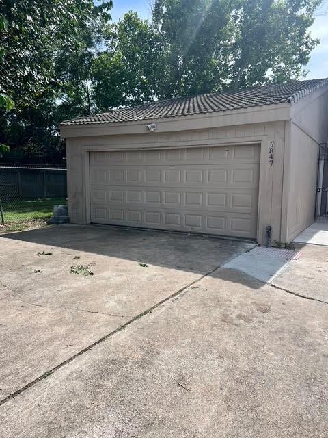7847 Creekbend Dr, Houston, TX 77071 - garage with driveway