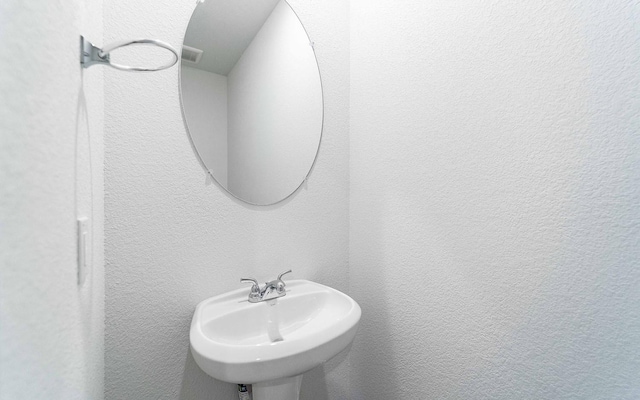 4350 Maple Root Ln, Pinehurst, TX 77362 - bathroom with a sink and a textured wall