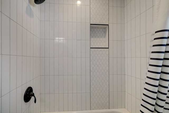 5120 Leeland St, Houston, TX 77023 - bathroom view of shower / bath combo with shower curtain