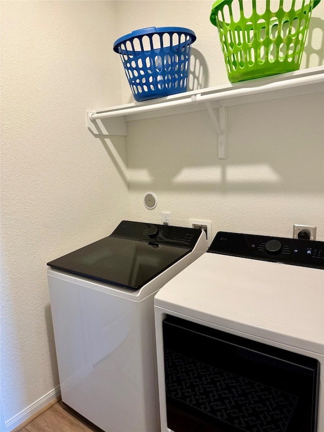 2900 Glint Peak Ct, Katy, TX 77493 - washroom with washing machine and clothes dryer and baseboards