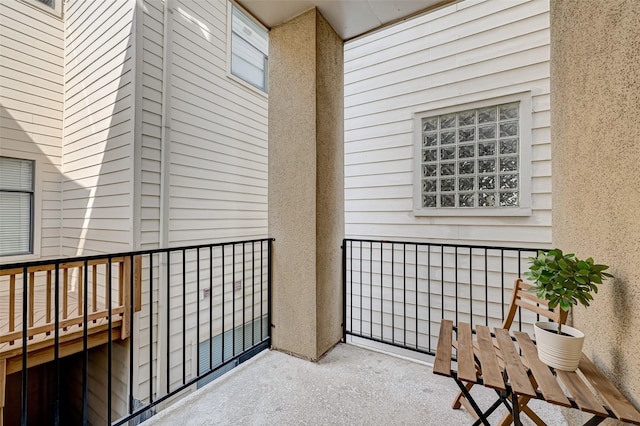 804 Paige St, Houston, TX 77003 - view of balcony