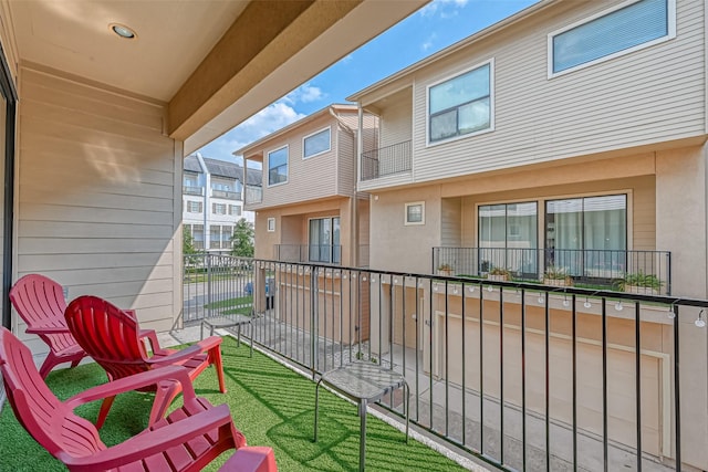 804 Paige St, Houston, TX 77003 - balcony with a residential view