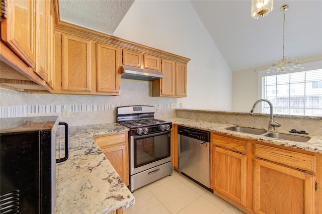 2815 Lakefield Way, Sugar Land, TX 77479 - kitchen with appliances with stainless steel finishes, under cabinet range hood, a sink, light tile patterned floors, and tasteful backsplash