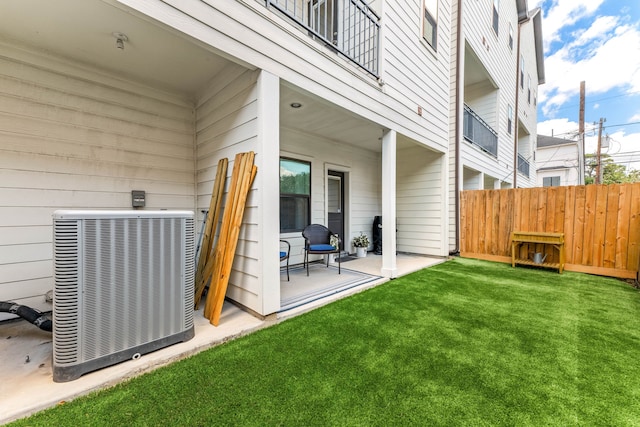 829 Wakefield Dr Unit A, Houston, TX 77018 - view of yard featuring central AC and a patio