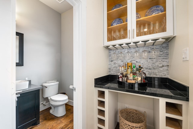 829 Wakefield Dr Unit A, Houston, TX 77018 - indoor dry bar with decorative backsplash and wood finished floors