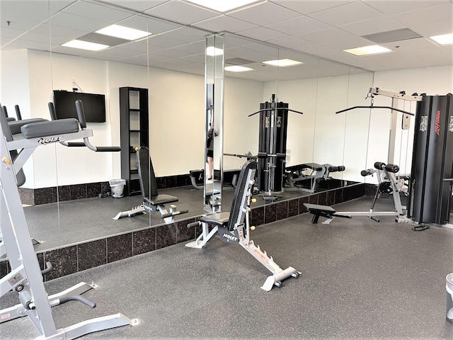 3525 Sage Rd Unit 404, Houston, TX 77056 - exercise room with a drop ceiling
