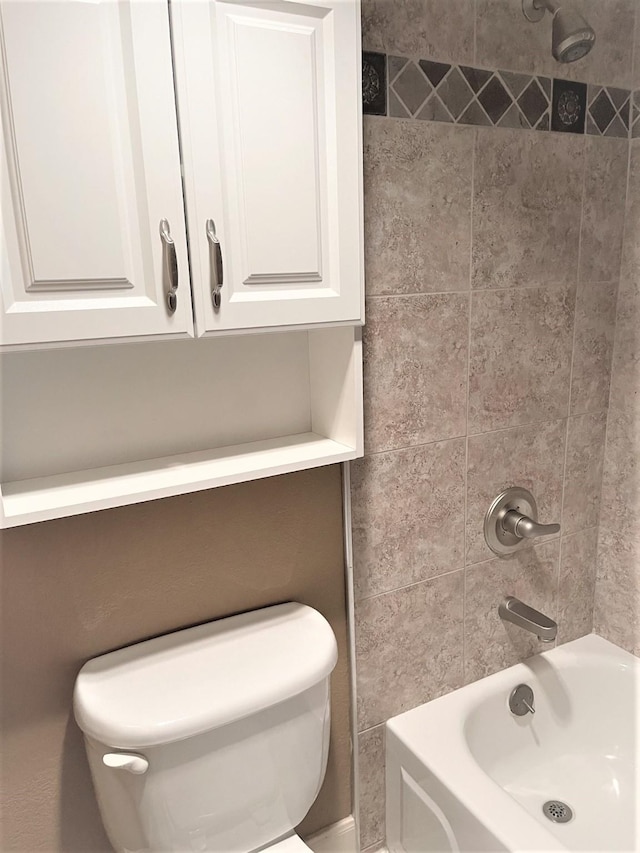 3525 Sage Rd Unit 404, Houston, TX 77056 - full bathroom with toilet and bathing tub / shower combination