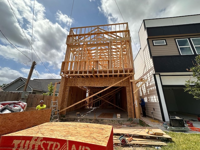 4008 Bennington St, Houston, TX 77016 - rear view of house featuring fence
