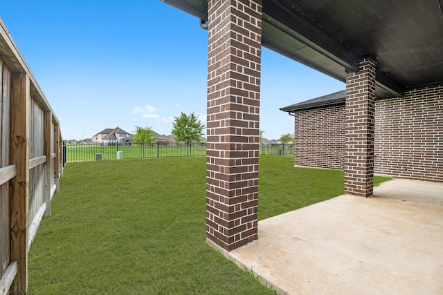 view of yard featuring a patio