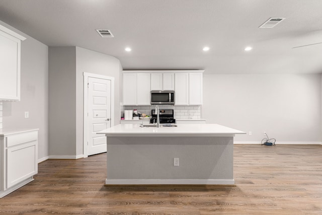 7438 Victoria Brook Trce, Richmond, TX 77407 - kitchen with appliances with stainless steel finishes, a sink, light countertops, backsplash, and baseboards