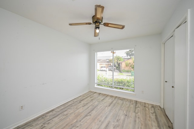 7735 Quail Meadow Dr, Houston, TX 77071 - empty room with light wood-style floors and a ceiling fan