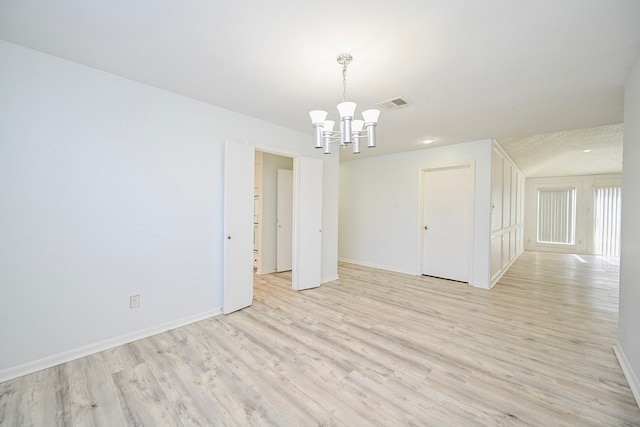 7735 Quail Meadow Dr, Houston, TX 77071 - unfurnished room featuring light wood-style flooring and a chandelier