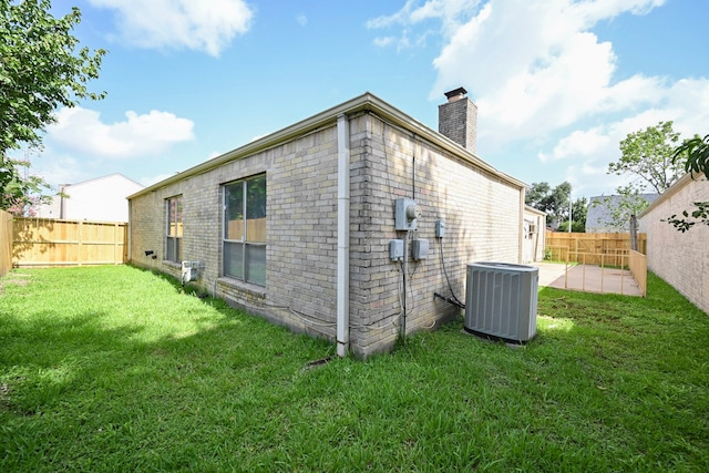 7735 Quail Meadow Dr, Houston, TX 77071 - rear view of property featuring a chimney, a patio, and a fenced backyard