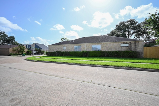 7735 Quail Meadow Dr, Houston, TX 77071 - view of side of home