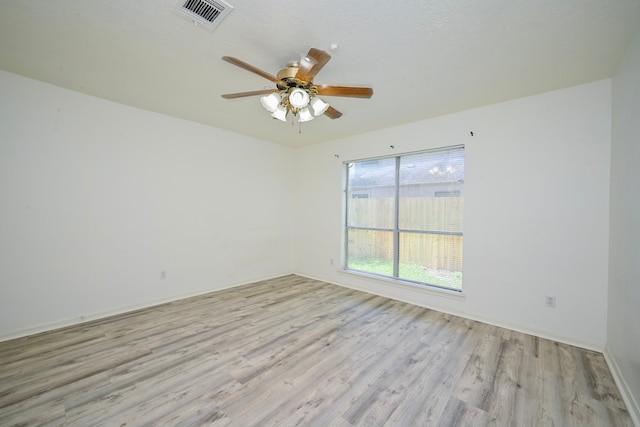 7735 Quail Meadow Dr, Houston, TX 77071 - unfurnished room featuring light wood finished floors and a ceiling fan