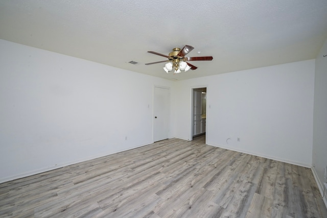 7735 Quail Meadow Dr, Houston, TX 77071 - unfurnished room featuring light wood-style flooring and ceiling fan