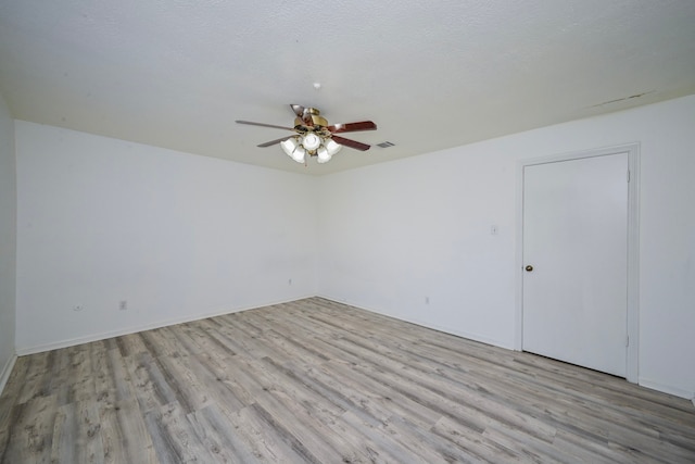 7735 Quail Meadow Dr, Houston, TX 77071 - empty room with light wood-type flooring and a ceiling fan