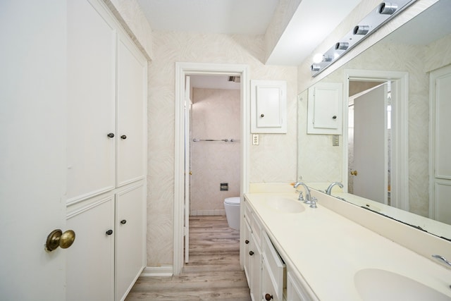 7735 Quail Meadow Dr, Houston, TX 77071 - full bath featuring wood finished floors and double vanity