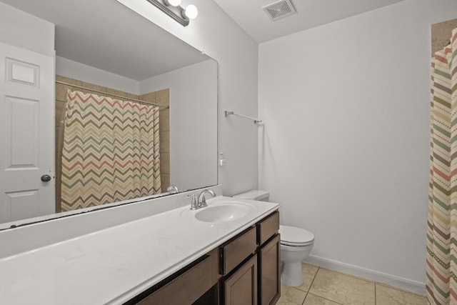 full bath featuring toilet, tile patterned flooring, vanity, baseboards, and a shower with shower curtain