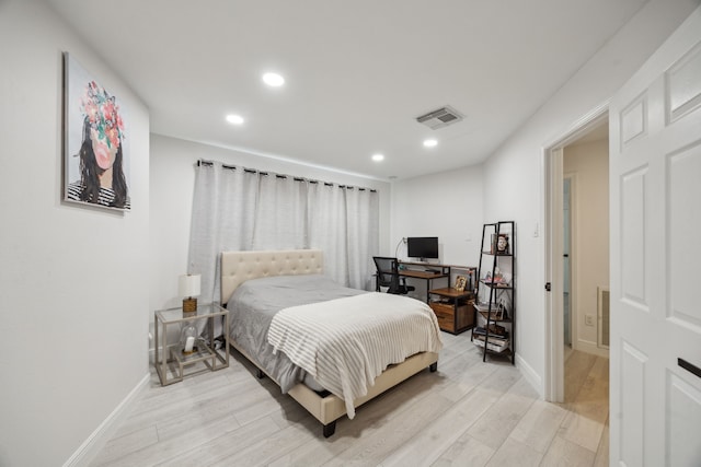 bedroom featuring light wood-style floors, recessed lighting, and baseboards