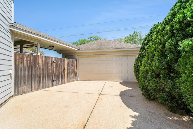 11018 Jadestone Creek Ln, Cypress, TX 77433 - detached garage with fence
