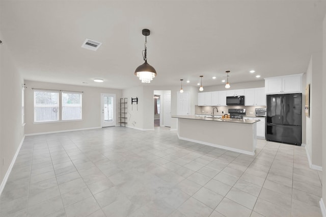 kitchen with black appliances, open floor plan, recessed lighting, baseboards, and a center island with sink