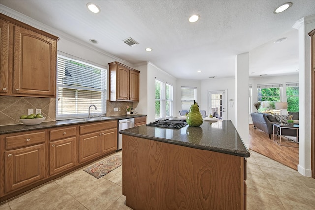 19715 Satinwood Trl, Humble, TX 77346 - kitchen with a sink, stainless steel appliances, a kitchen island, recessed lighting, and dark stone countertops