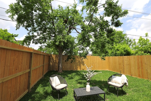 609 E 38th St, Houston, TX 77022 - view of yard