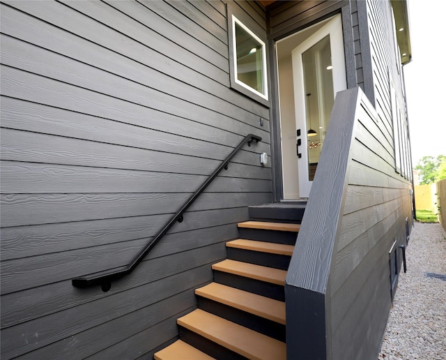 609 E 38th St, Houston, TX 77022 - view of stairway